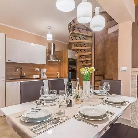 2 Bedroom Lovely In Holiday home