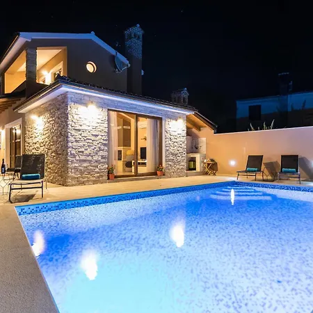 2 Bedroom Lovely In Holiday home Pula