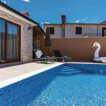 2 Bedroom Lovely In Holiday home Pula