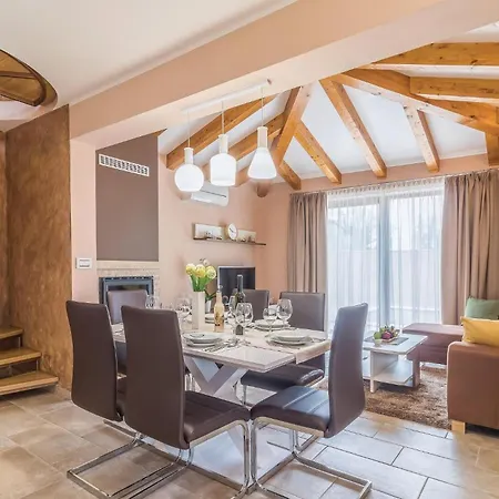 2 Bedroom Lovely In * Pula