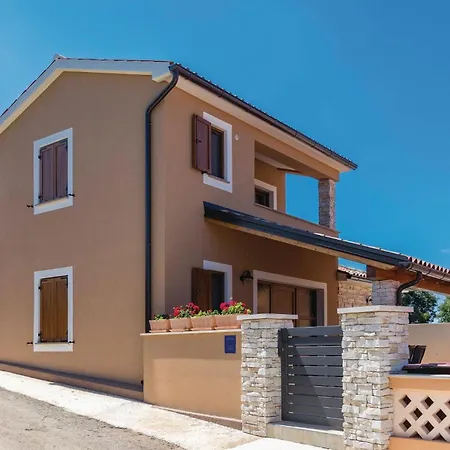 2 Bedroom Lovely In Holiday home Pula