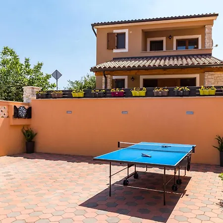Holiday home 2 Bedroom Lovely In Pula
