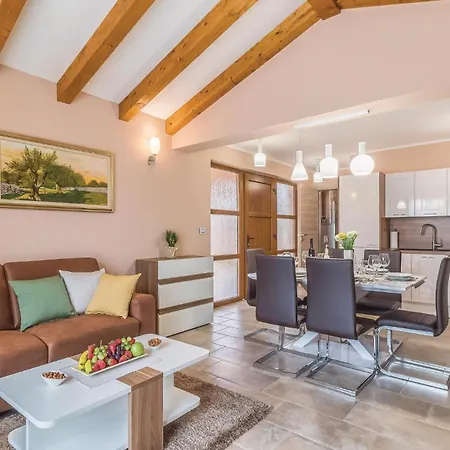 2 Bedroom Lovely In
